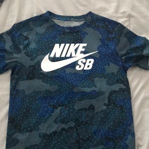 Boys Nike tee